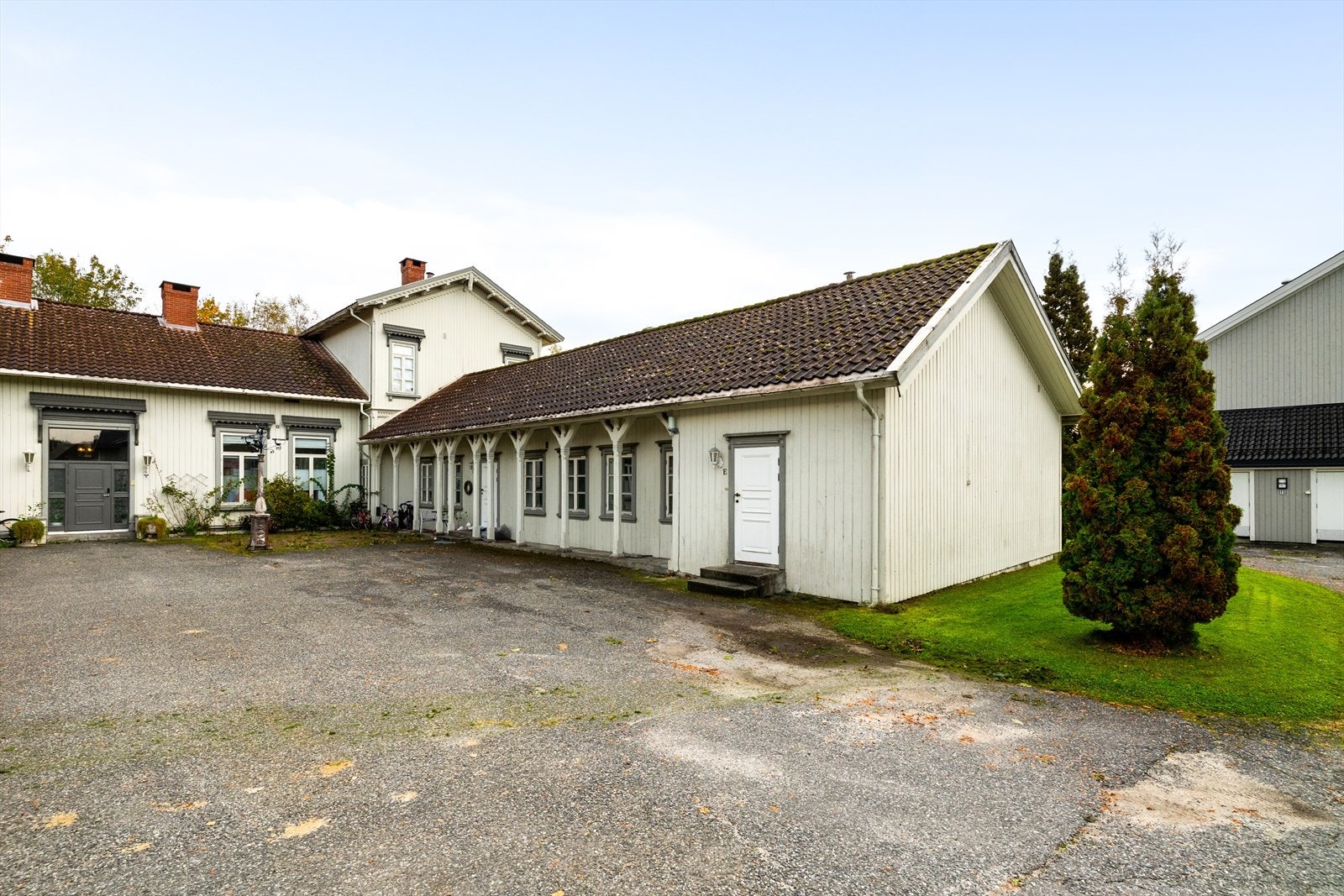 Inngangspartiet til leiligheten er hyggelig og overbygget. Galleribilde