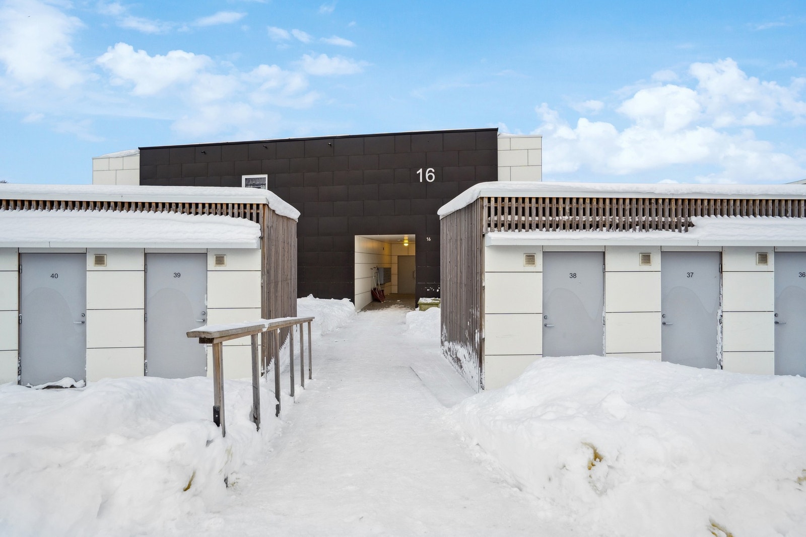 Fasade og boder Galleribilde