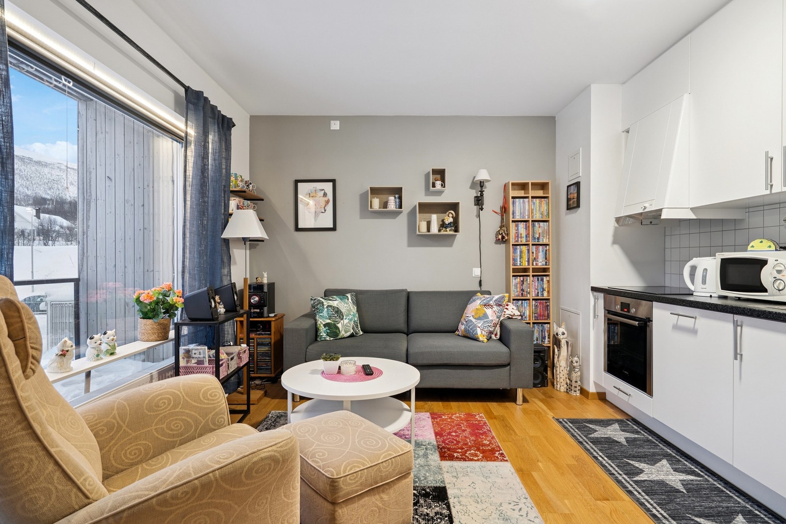 Stue og kjøkken Galleribilde