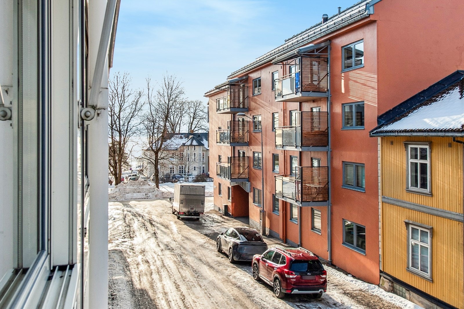 Mjøsgløtt fra balkongen. Galleribilde