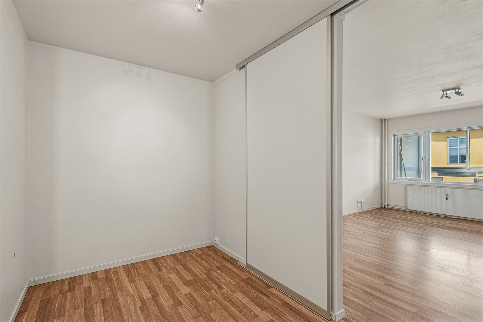 Sovealkoven har god plass til seng og tilhørende møbler, slik at du får en praktisk og behagelig soveplass. Galleribilde