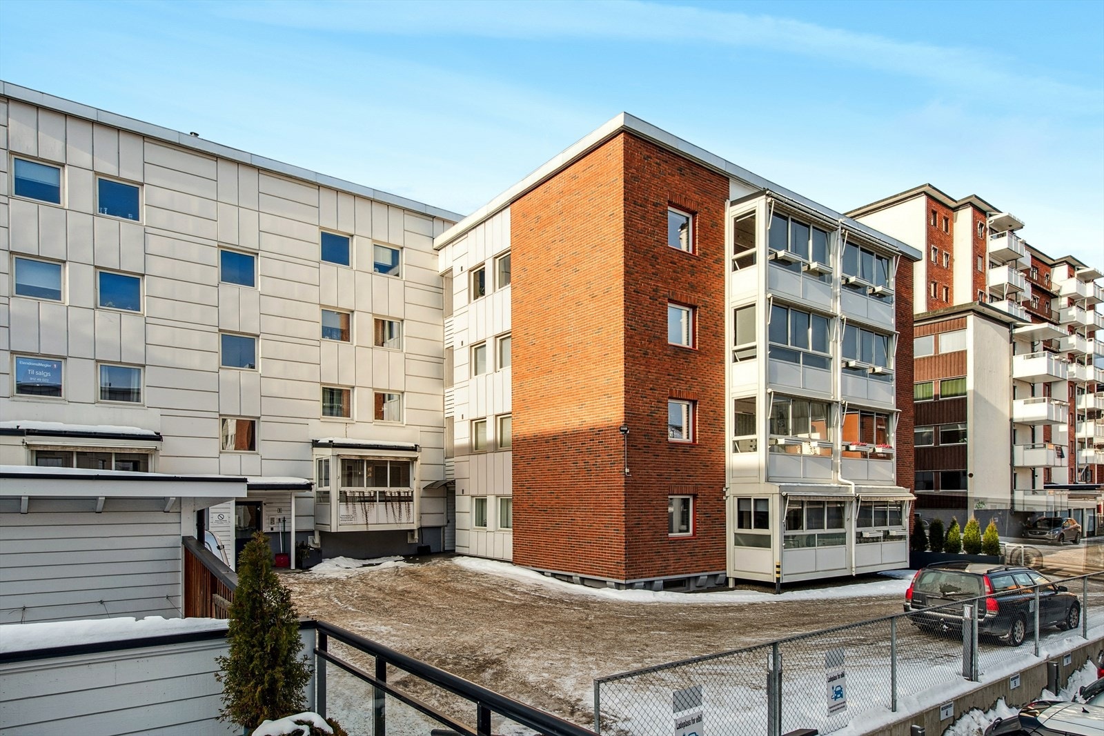 Rett utenfor døren finner du et levende sentrum med hyggelige kaféer, populære restauranter og et bredt spekter av servicetilbud. Galleribilde