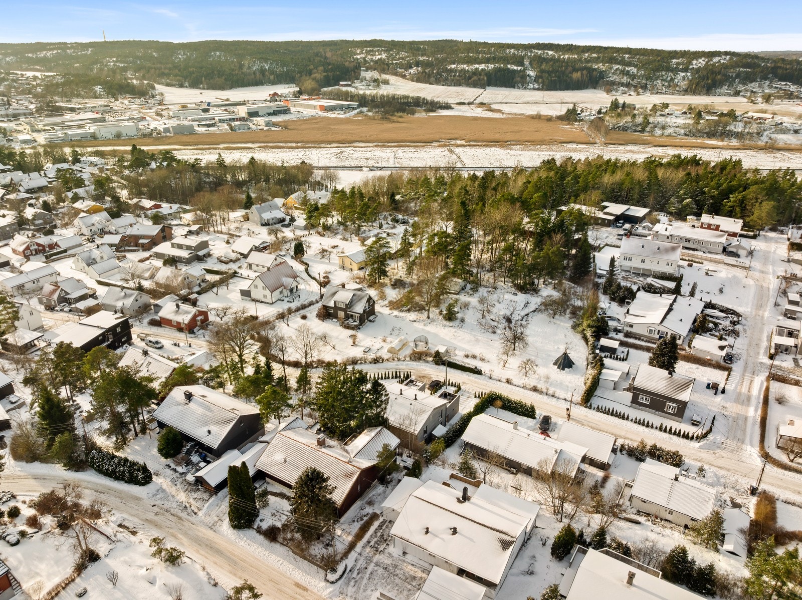 Området har gode kollektivforbindelser og lett tilgang til hovedveinettet, noe som gjør det enkelt både for pendlere og for dem som vil komme seg rundt i byen. Galleribilde