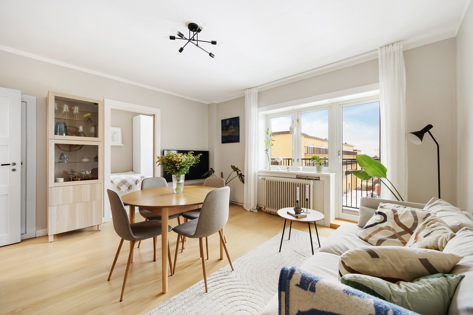 PrivatMegleren Aksept v/ Charlotte Didriksen har gleden av å ønske velkommen til Bjørn Stallares vei 27! Foto av Marit Andersen i Studio-A Galleribilde