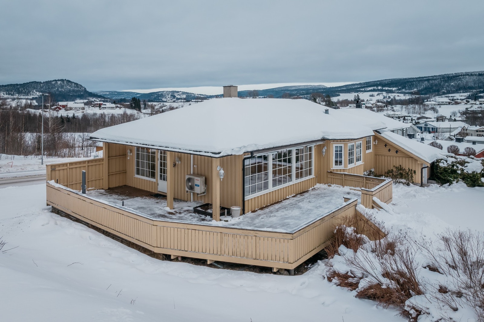 Stor og nydelig veranda med gode solforhold. Galleribilde