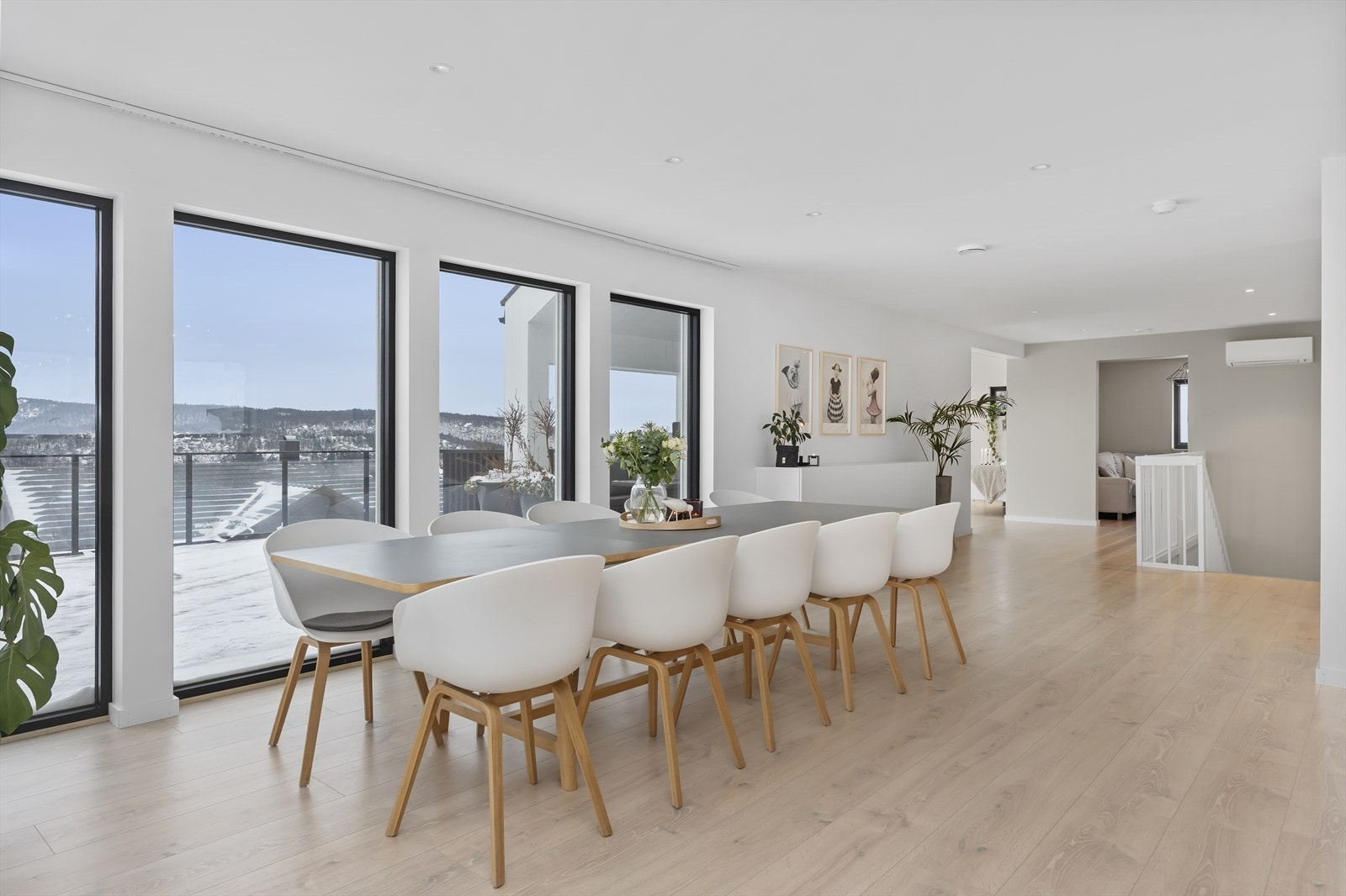 Her får man en kjøkkenløsning som er åpen og sosial Galleribilde