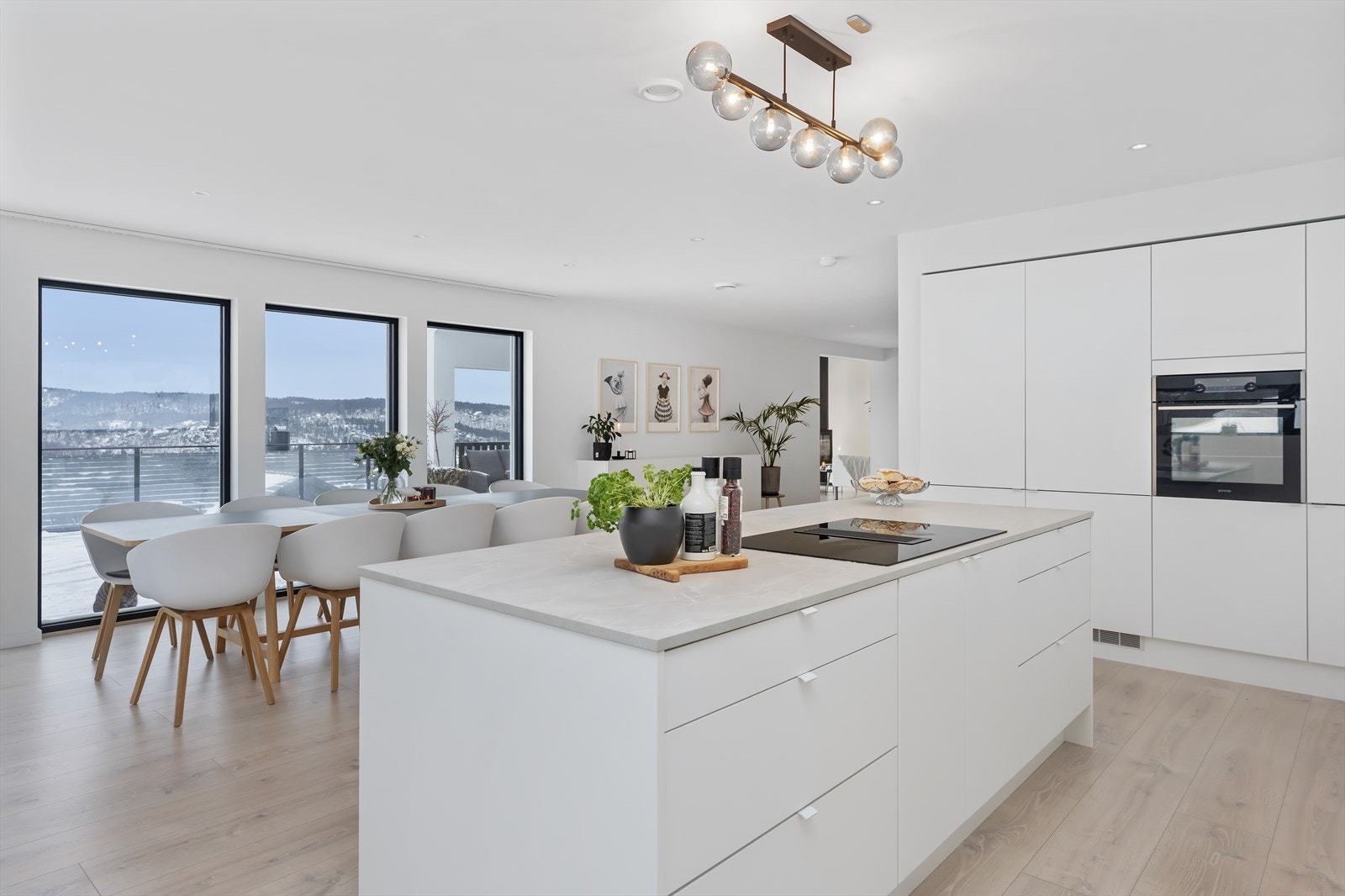 Perfekt romløsning for både hverdagsliv og hyggelige sammenkomster Galleribilde