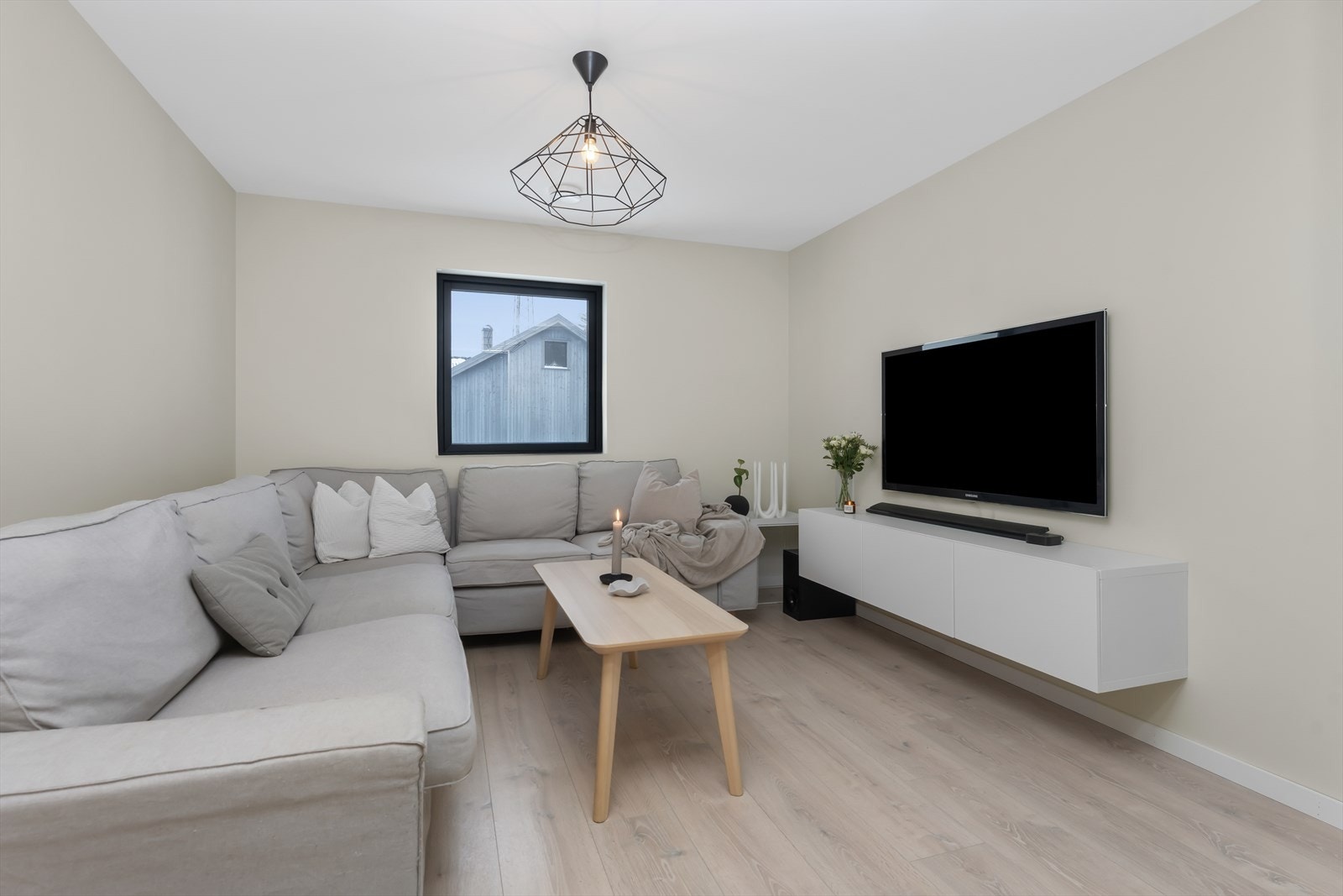 Det er en egen tv-stue i hoveddelen Galleribilde