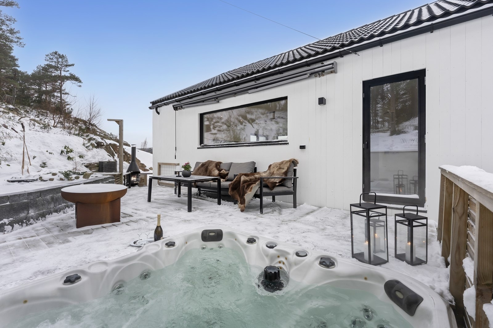 Her kan man sitte helt usjenert til med gode solforhold Galleribilde