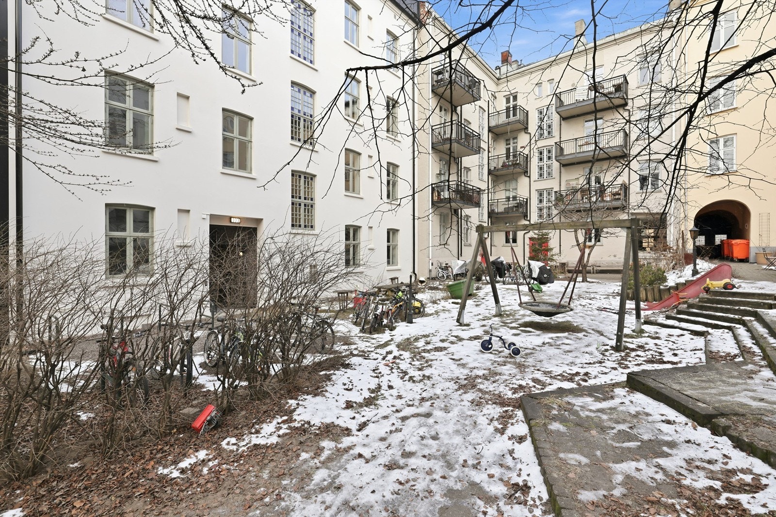 Bakgård Galleribilde