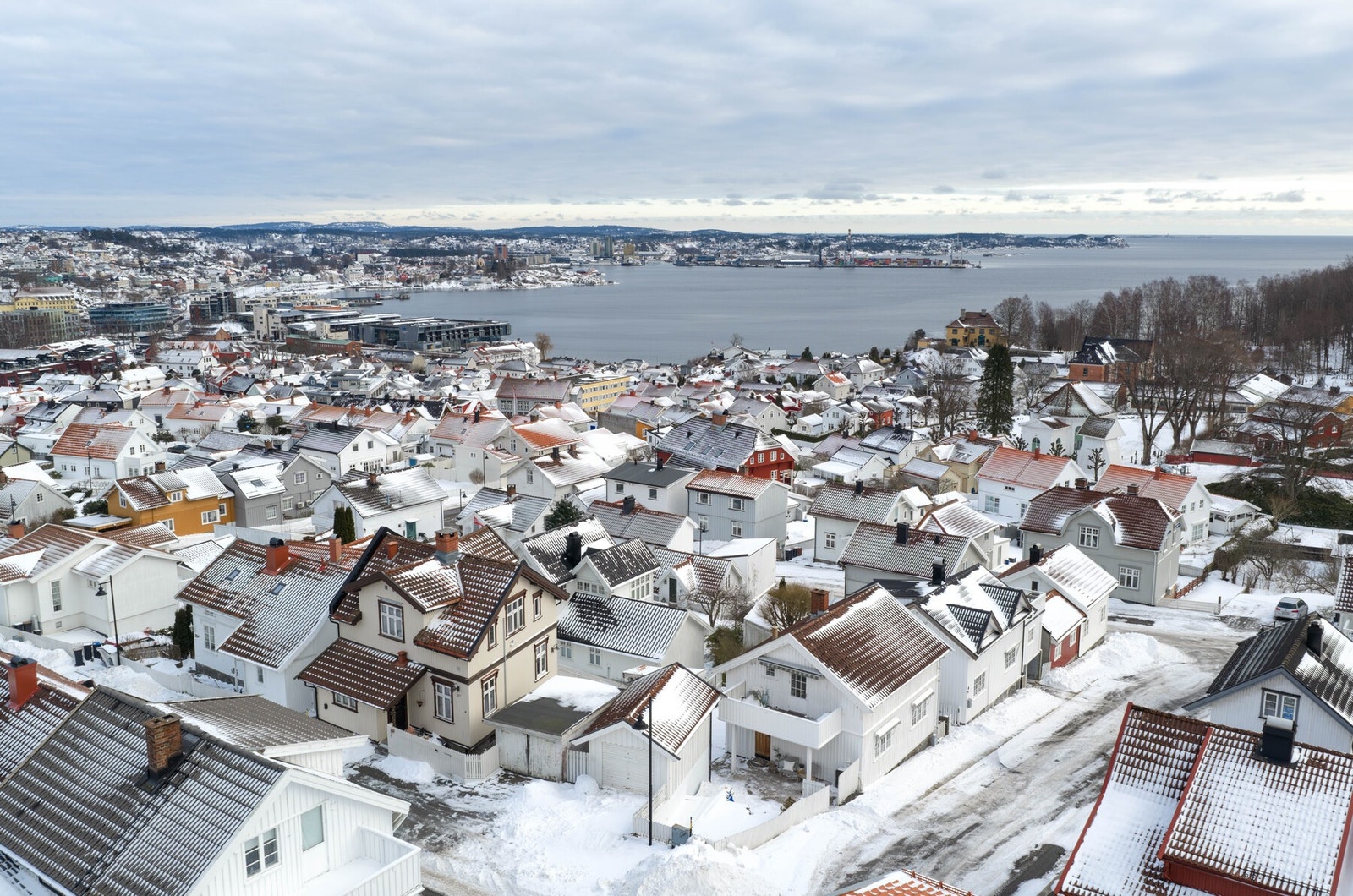 Uteområdet står i all hovedsak urørt, og gir deg gode muligheter til å utforme hage og uteplasser slik du selv ønsker. Galleribilde