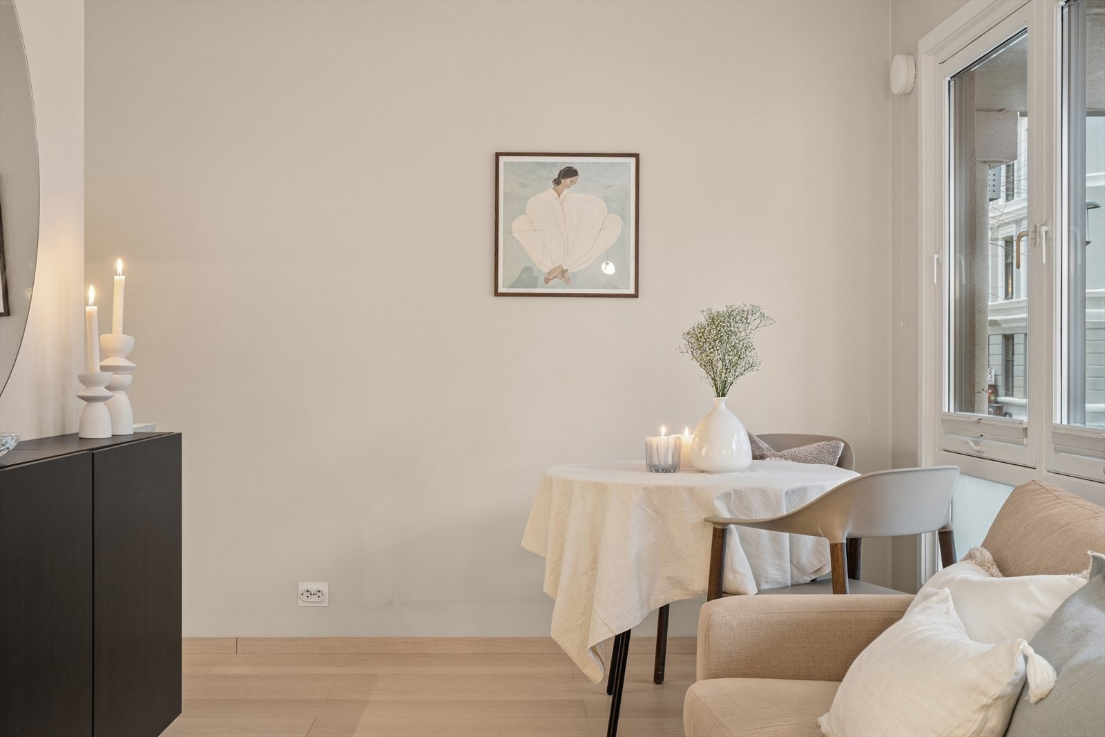 Leiligheten er malt i behagelige fargetoner. Galleribilde