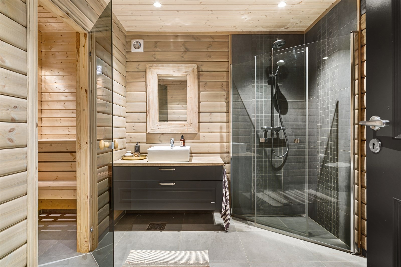 Bad med adkomst til badstue Galleribilde