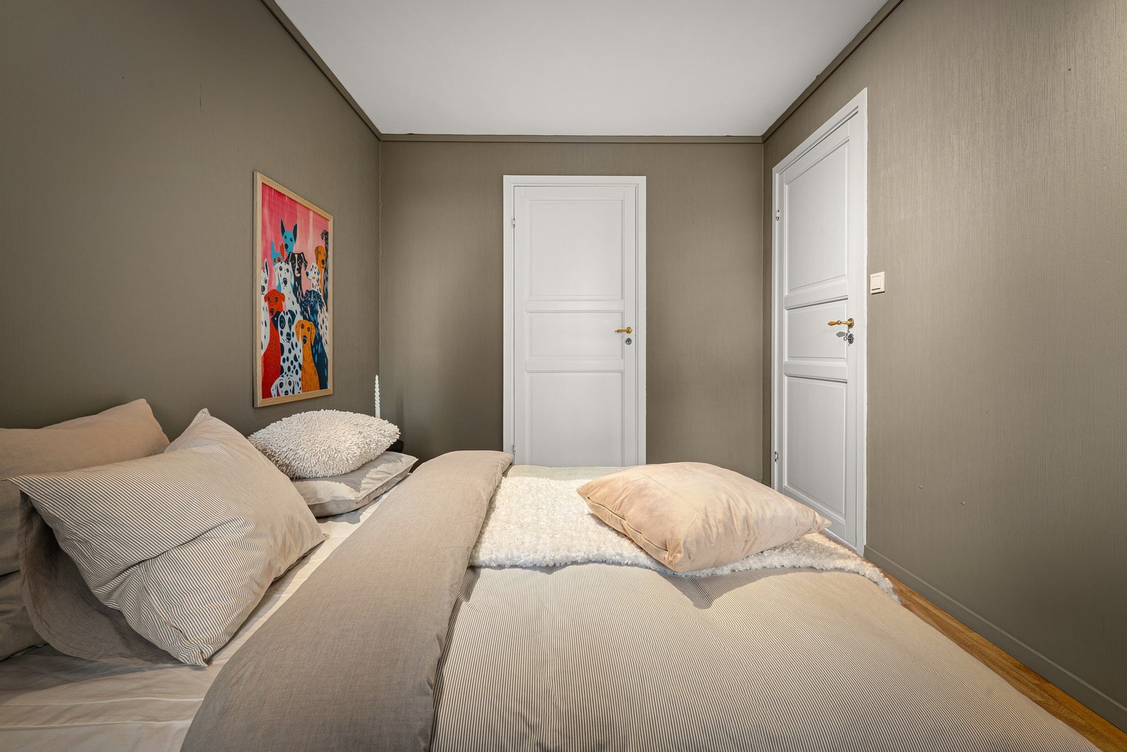 - Fra soverommet er det tilkomst til en intern bod - Galleribilde