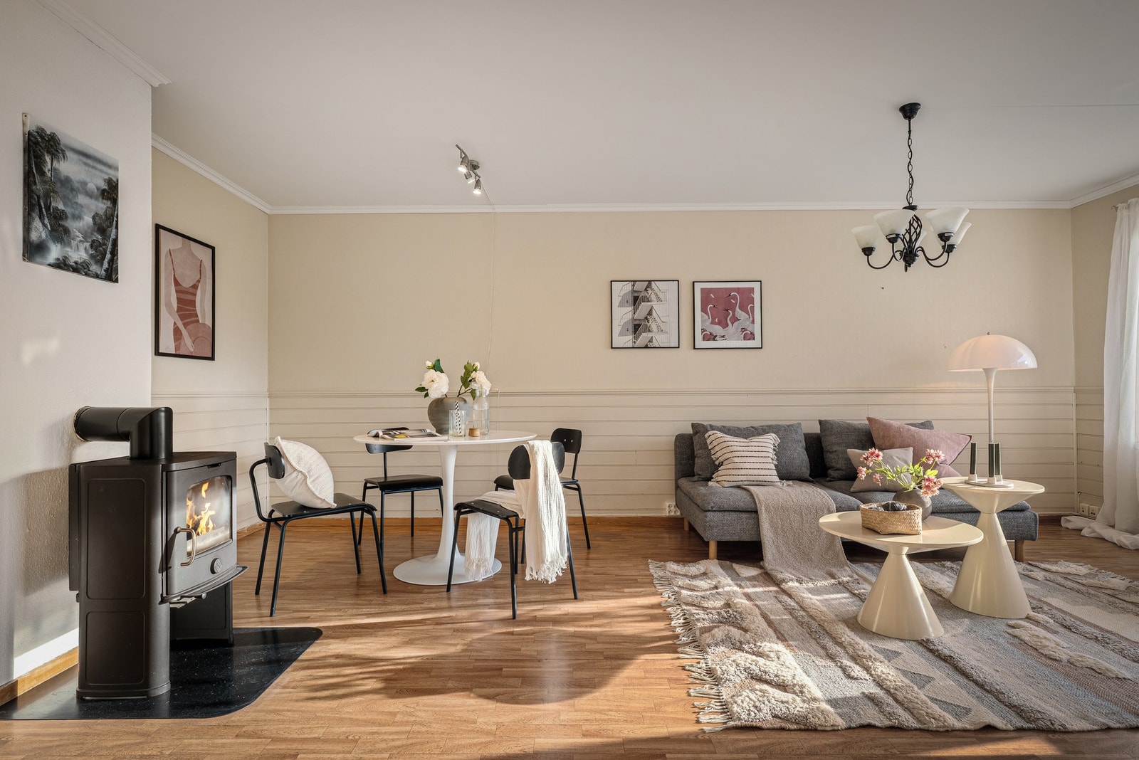 - I enden av gangen finner vii stuen - Galleribilde