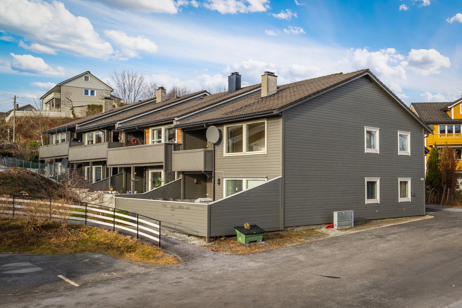 - Her bor du med gåavstand til det du trenger av dagligvare, kollektiv transport, barnehage, skole og treningsfasiliteter - Galleribilde