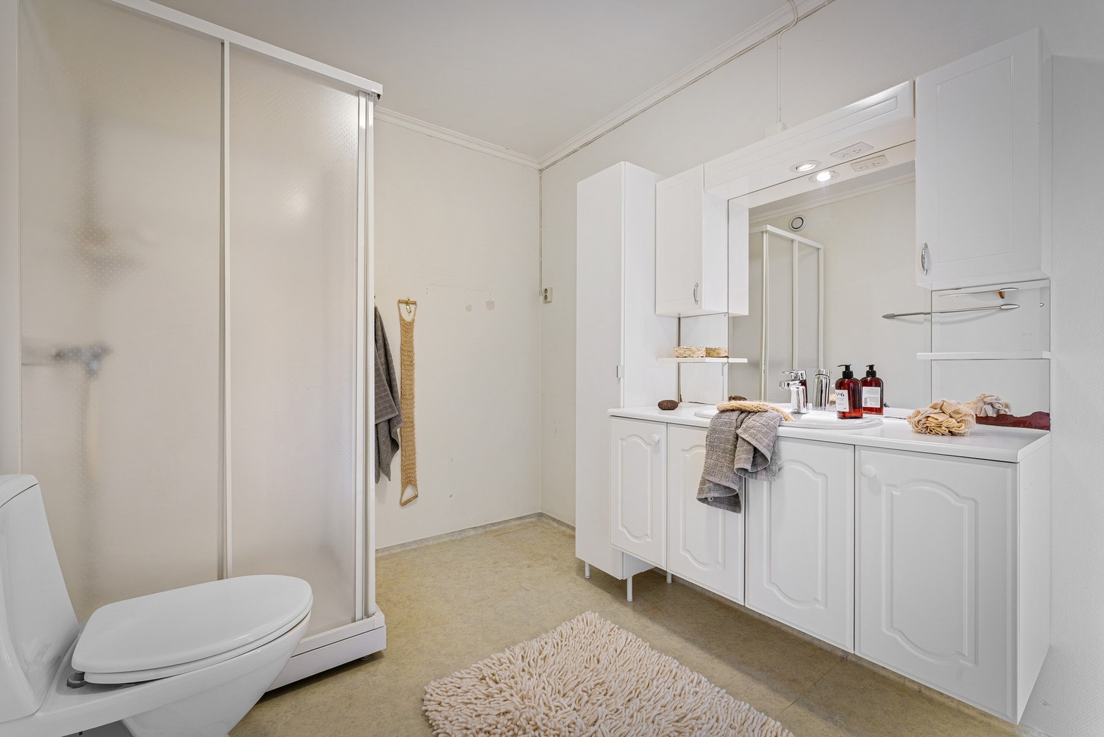 - Badet/vaskerom måler 6,7 kvm - Galleribilde