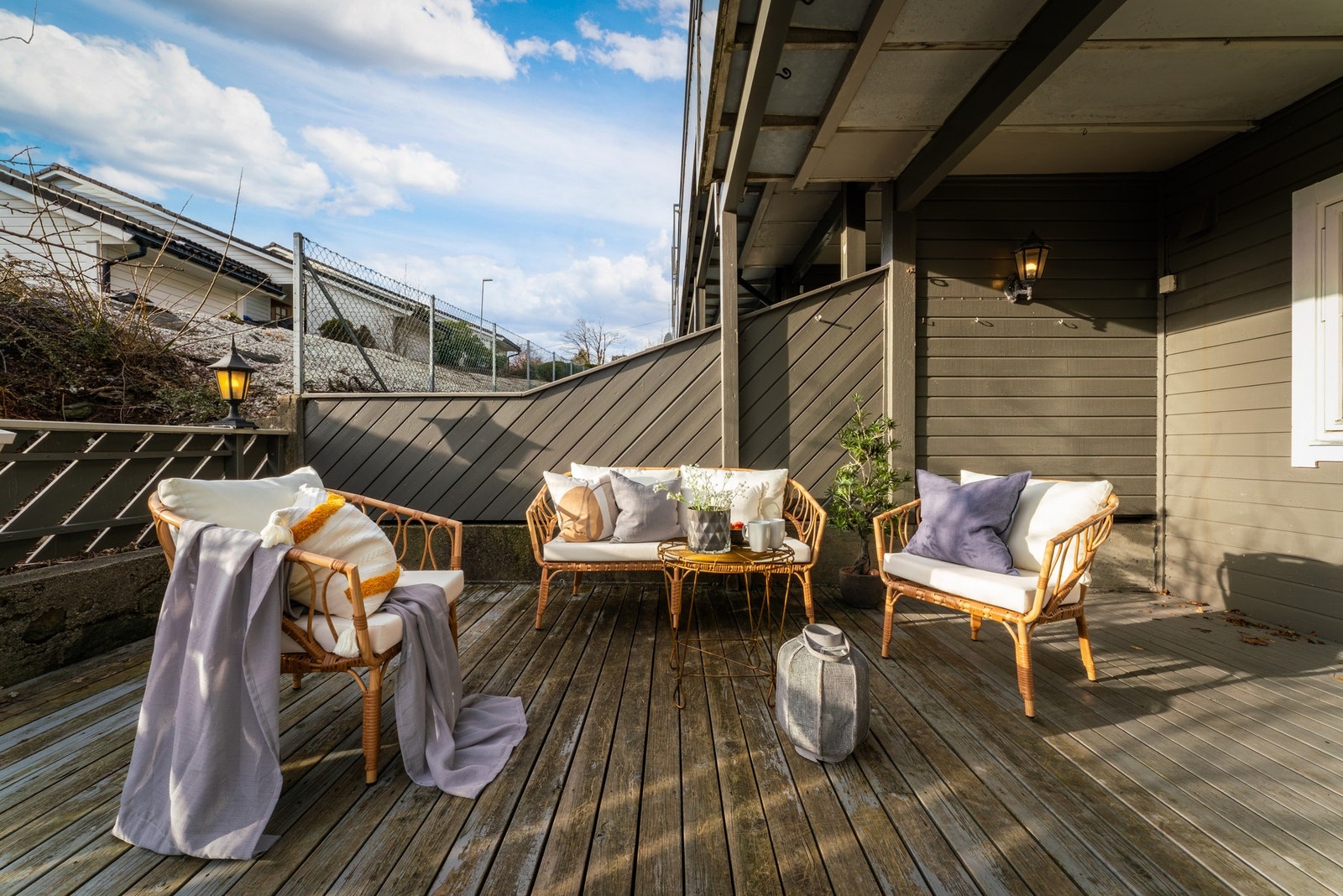 - Det er gode muligheter for hagemøbler som sittegruppe, grill og solseng - Galleribilde