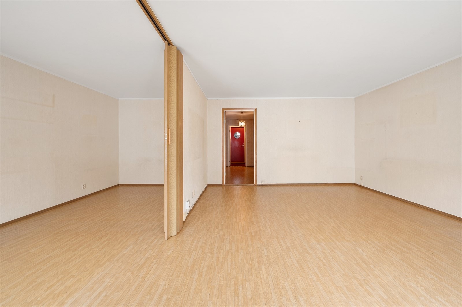 Stue mot gang og soverom - store flater gir fleksible møbleringsmuligheter. Galleribilde