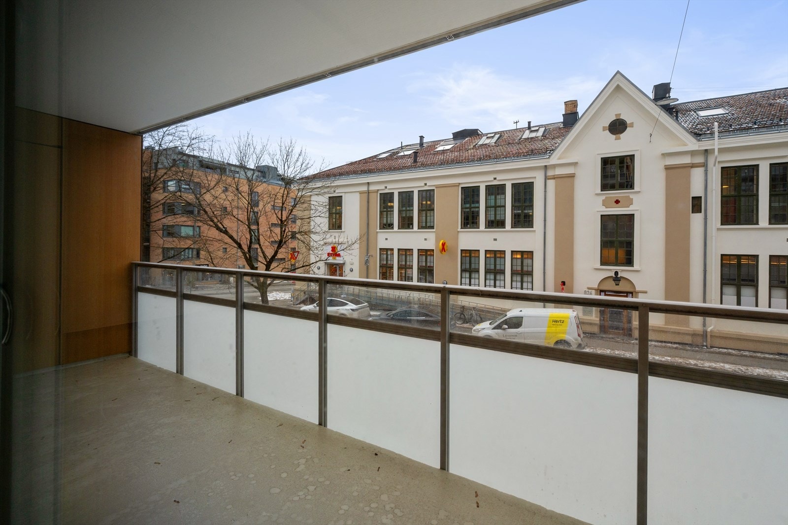 Sydvestvendt balkong på ca. 9 kvm. med gode solforhold. Galleribilde