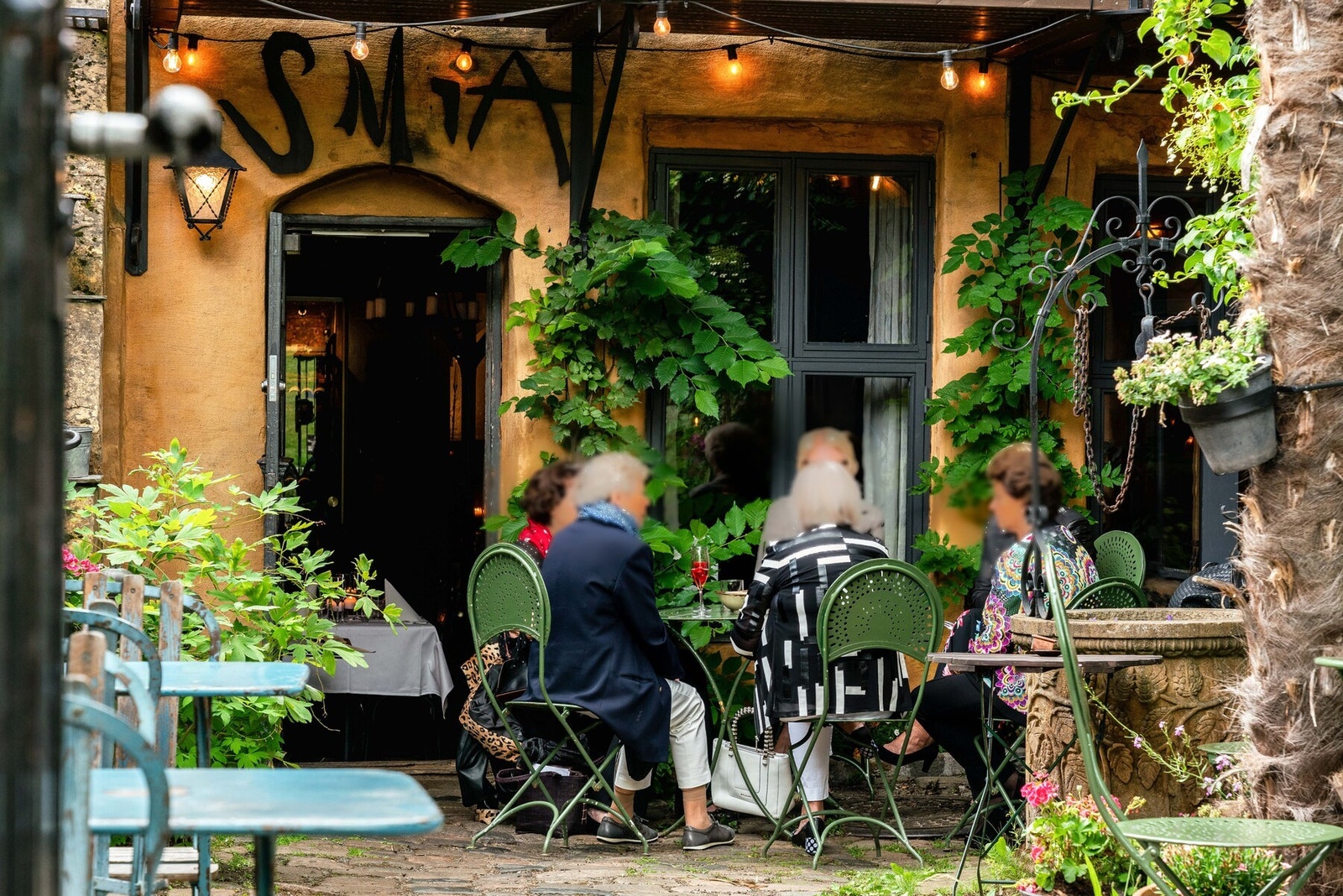 Nærområdet byr på en rekke hyggelige spisesteder og kafeer. Galleribilde