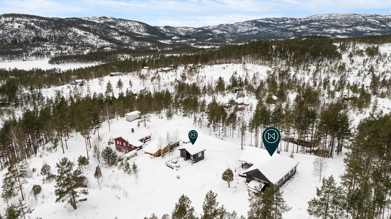 Hytten ligger hyggelig til nær turterreng og innlandsvann Galleribilde