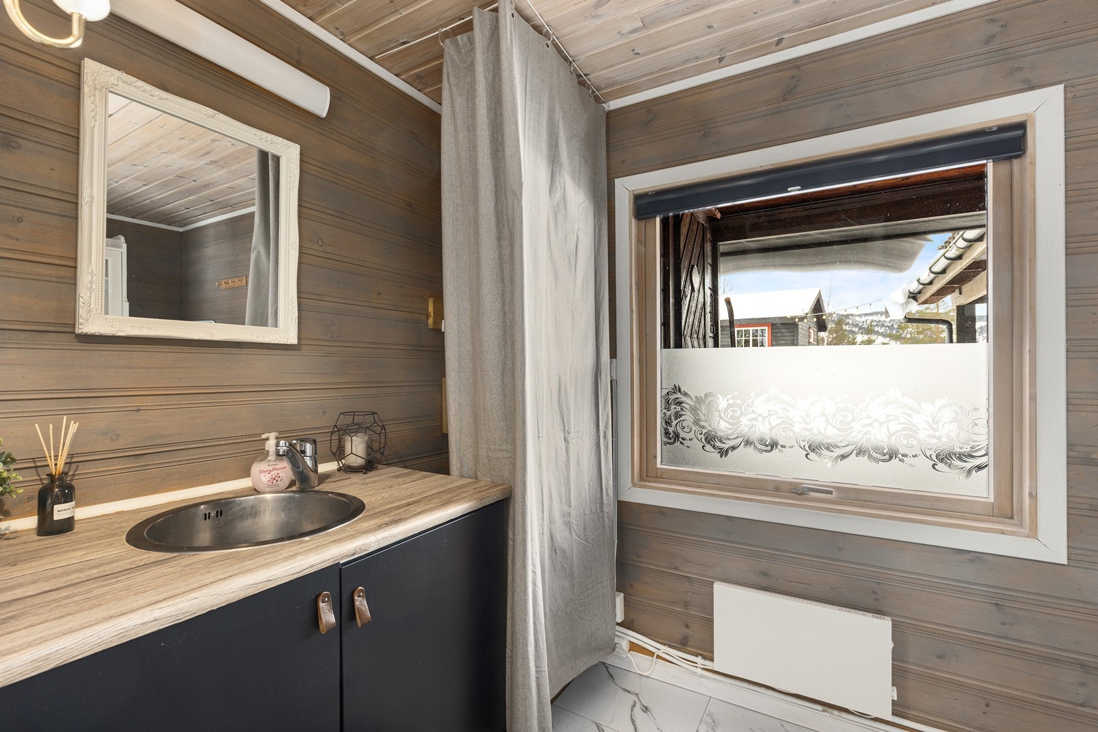 Hyggelig bad med dusjkabinett Galleribilde