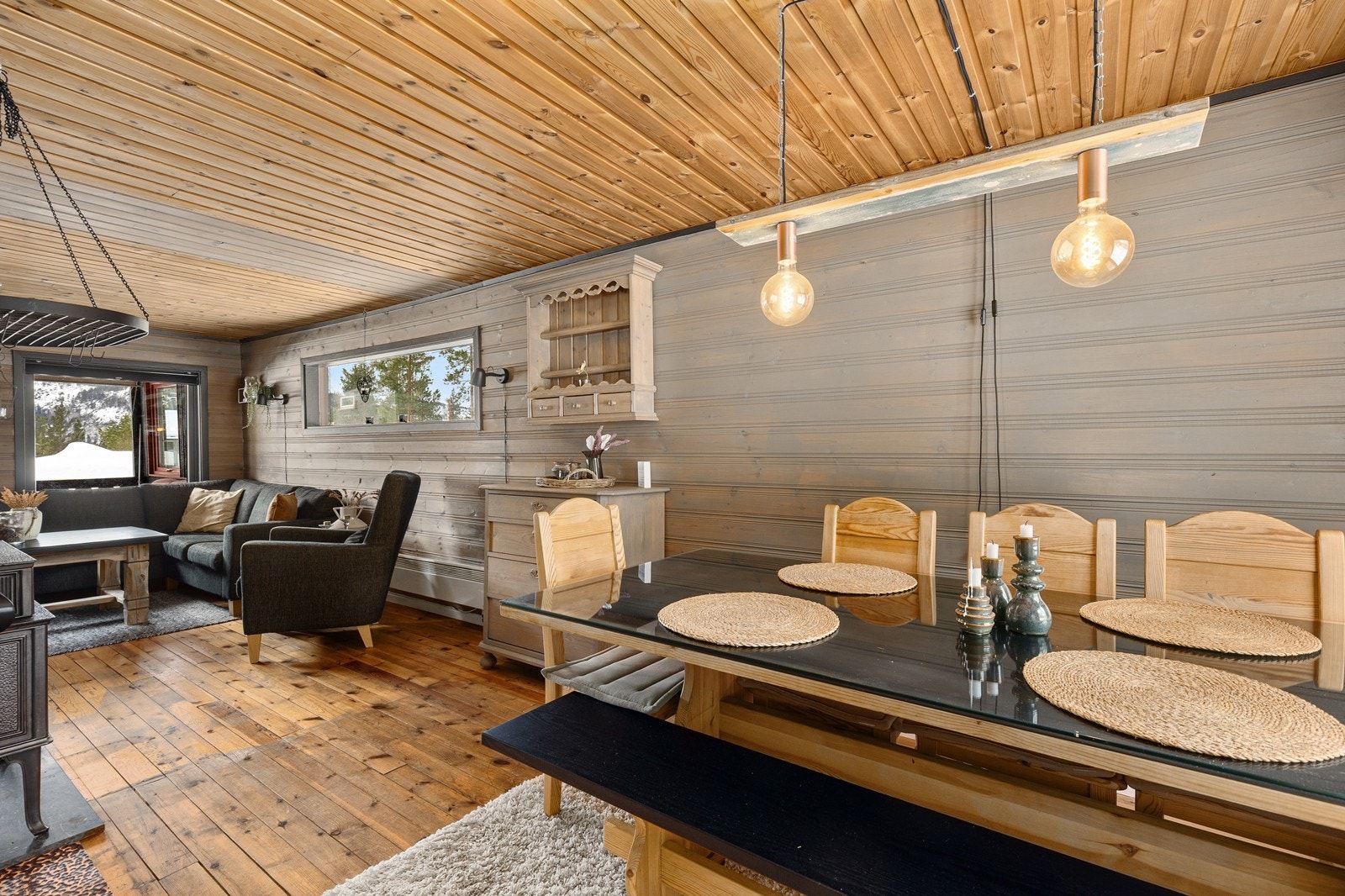 God plass til stort spisebord Galleribilde