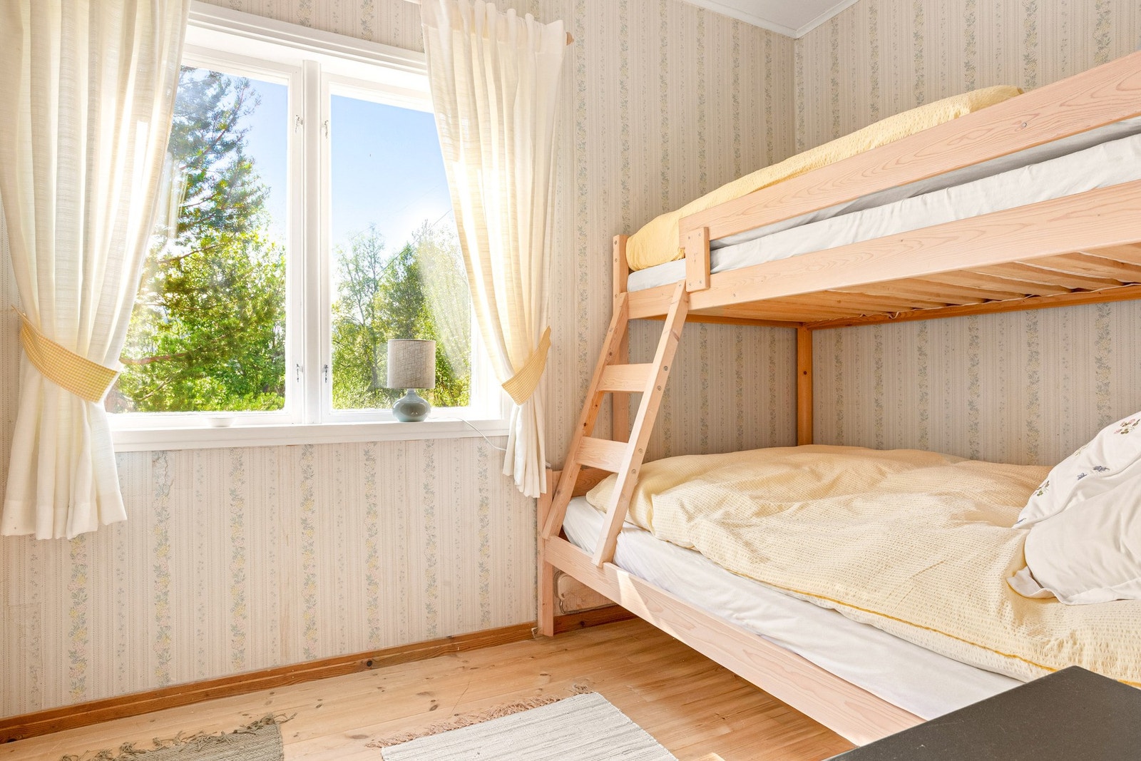 Soverom 2 i 1. etasje med tre sengeplasser. Galleribilde