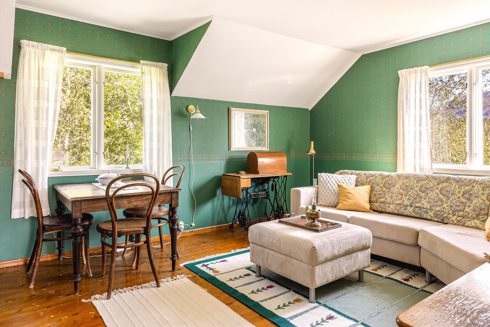 Opprinnelig hovedsoverom i 2. etasje, nylig ominnredet til spisestue. Galleribilde