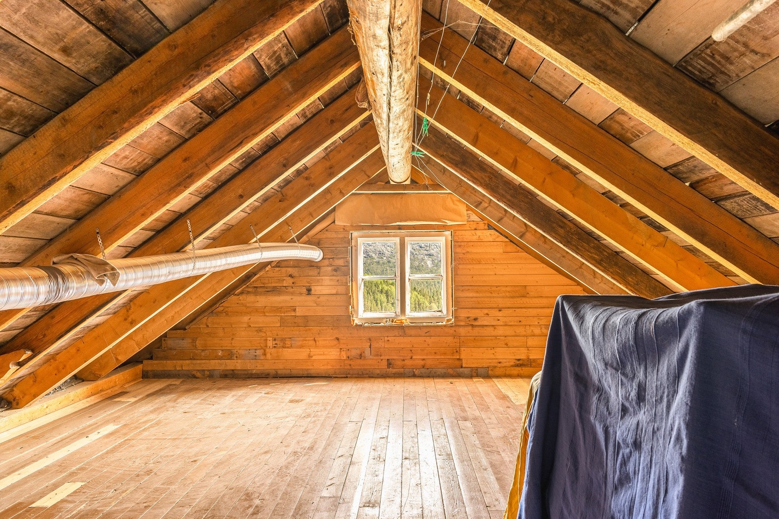 Loft med mye lagringsplass. Galleribilde