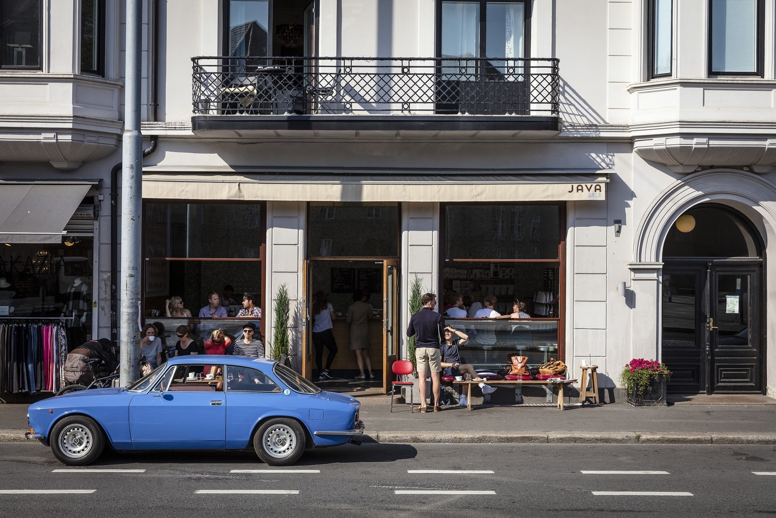 Bare en 5 minutters gåtur unna ligger populære Java kaffebar Galleribilde