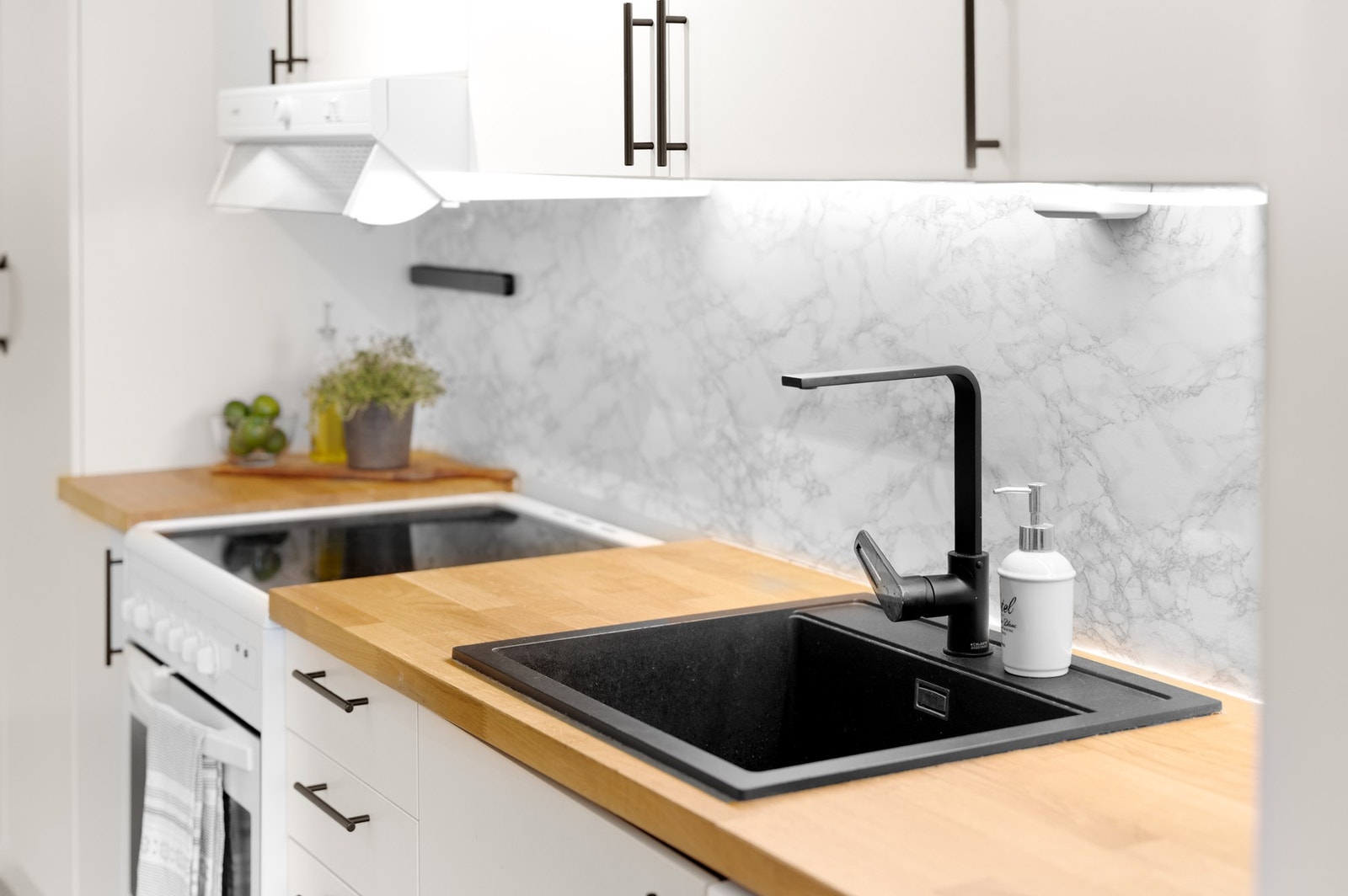 Det er for øvrig montert automatisk lekkasjestopper i oppvaskbenken. Galleribilde