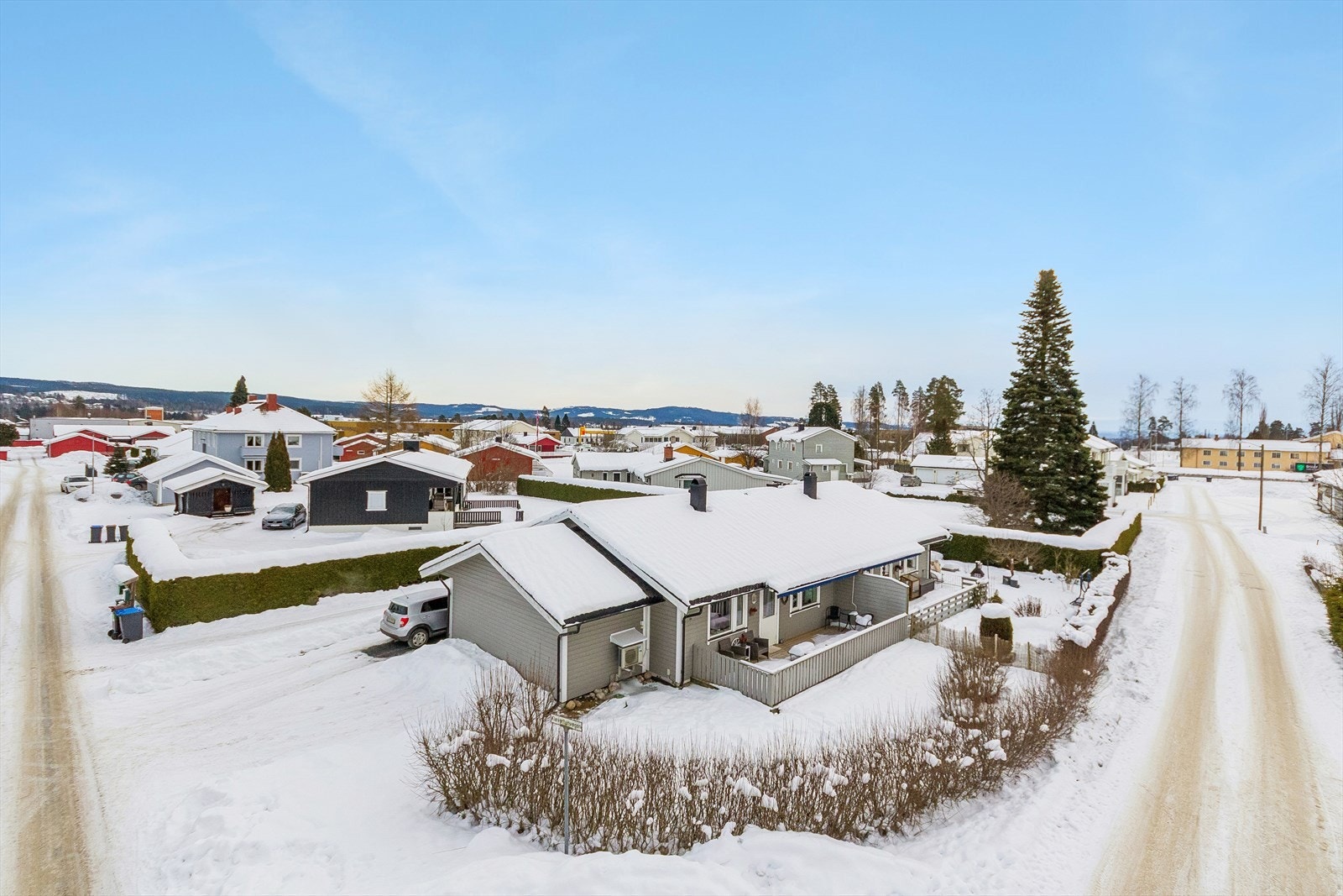 Fra boligen er det kort vei til både skoler, barnehager og dagligvarebutikker på Flisa. Galleribilde