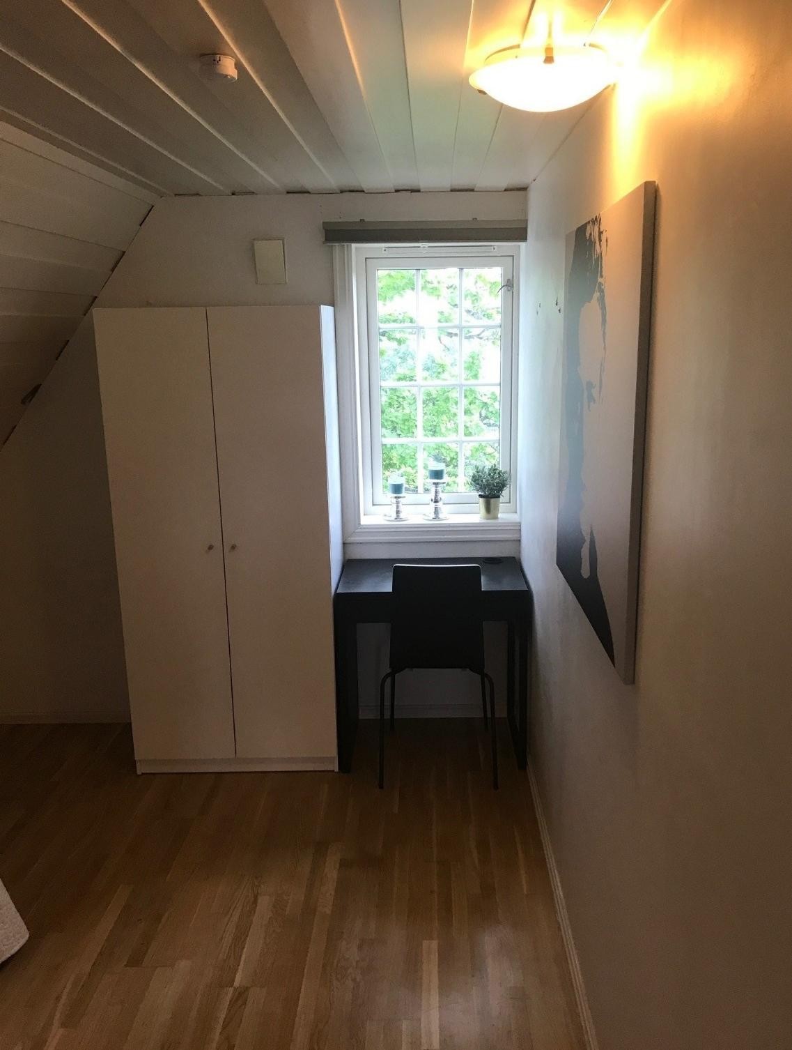 Soverom på 8 kvm med plass til seng og oppbevaring. (Privat bilde) Galleribilde