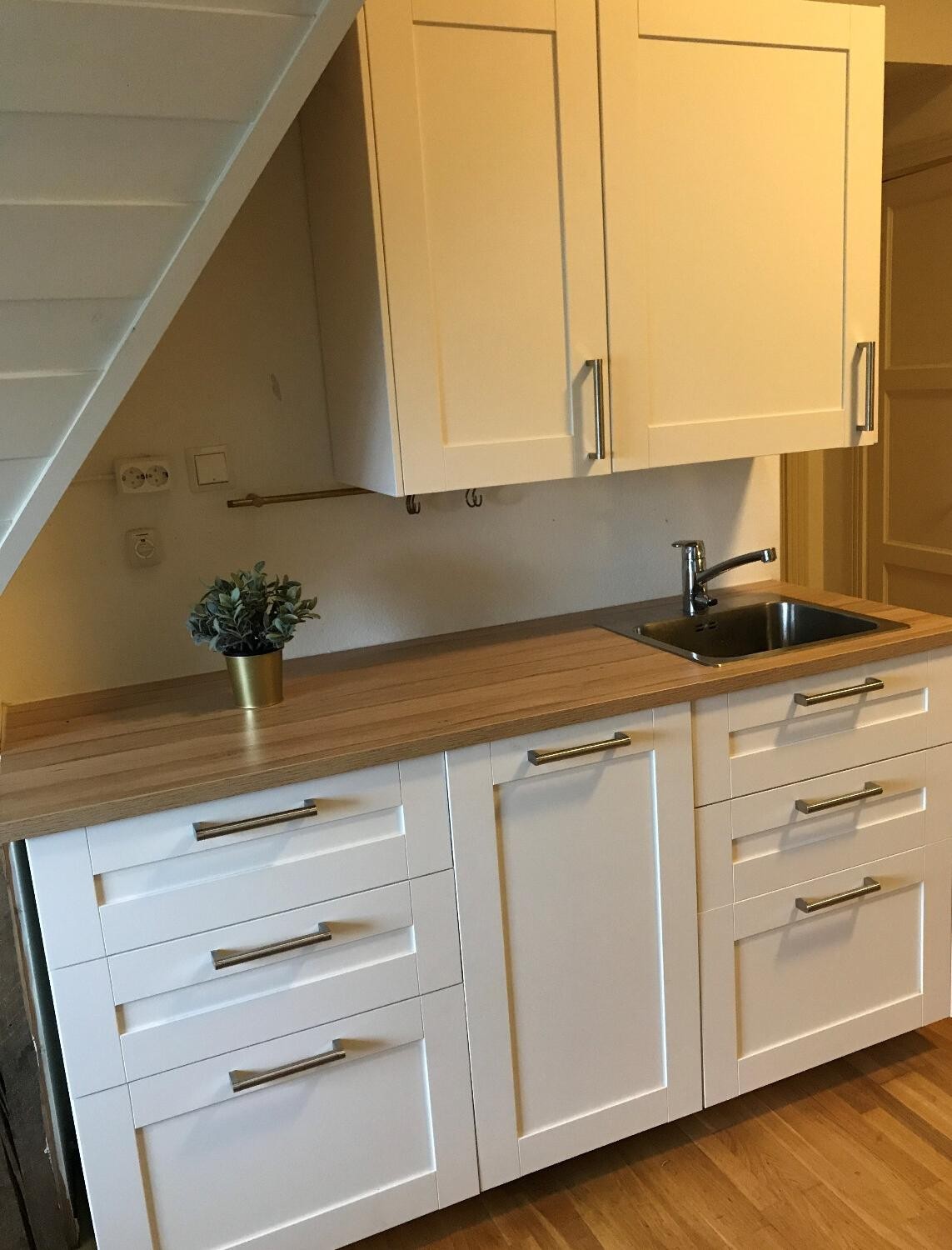 Kjøkken med enkel og praktisk innredning. (Privat bilde) Galleribilde