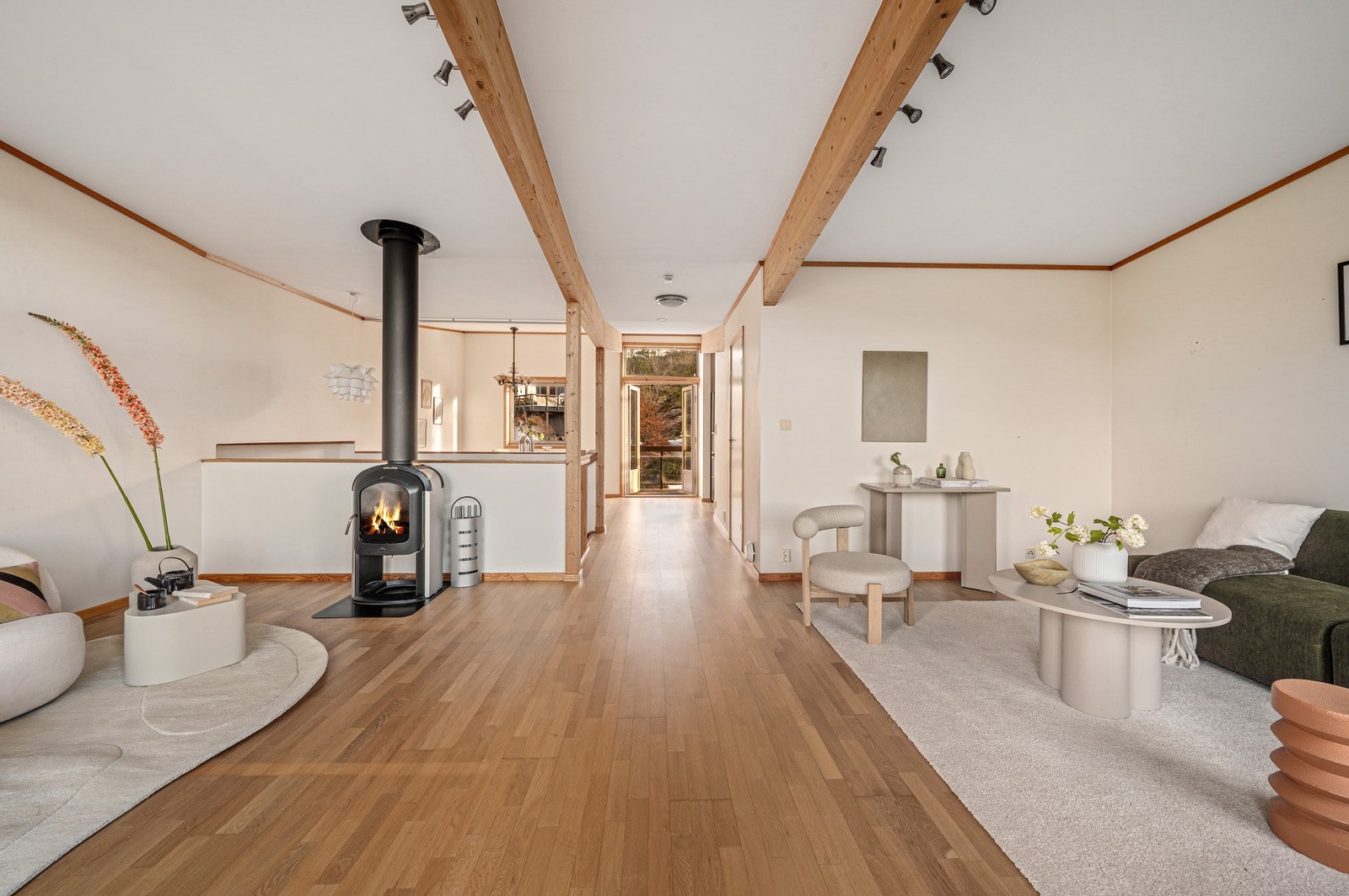 Den åpne løsningen gir en god romfølelse Galleribilde