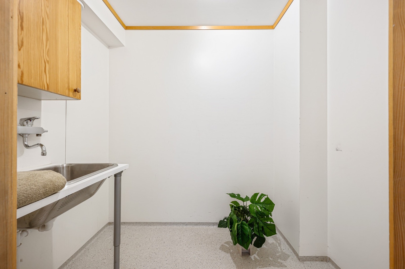 Praktisk vaskerom i hovedetasjen Galleribilde