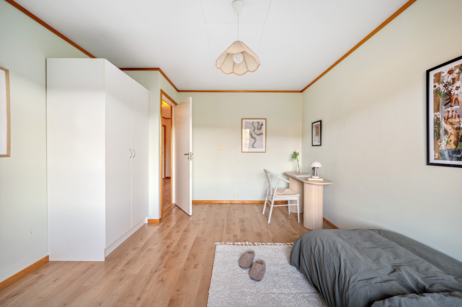 Rommet er 13,5 kvm Galleribilde