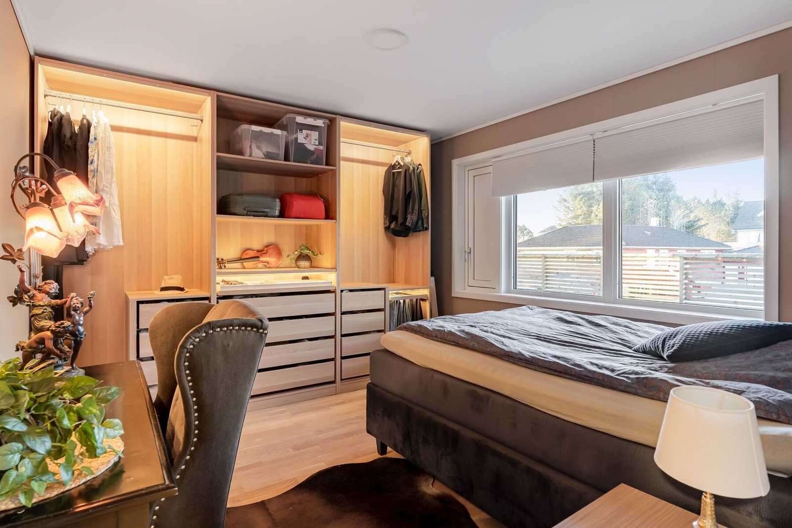 Hovedsoverommet er på 12 kvm. og har romslig garderobeløsning Galleribilde