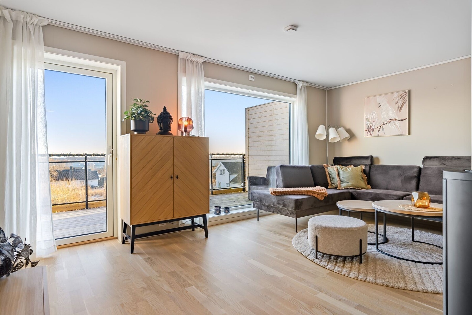 Leiligheten ble oppført i 2023 og holder en gjennomgående pen og moderne standard Galleribilde