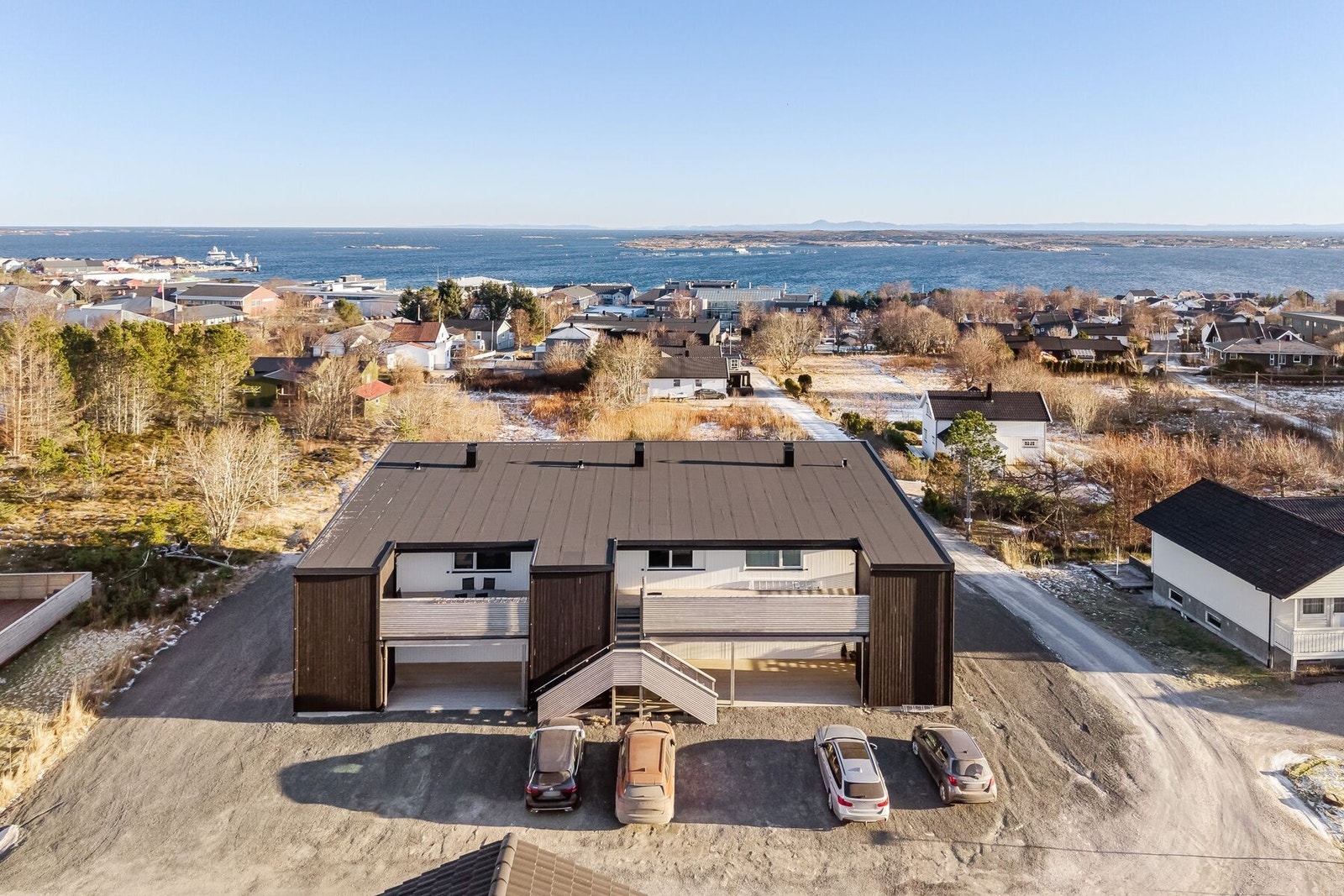 Parkering på borettslagets tomt Galleribilde