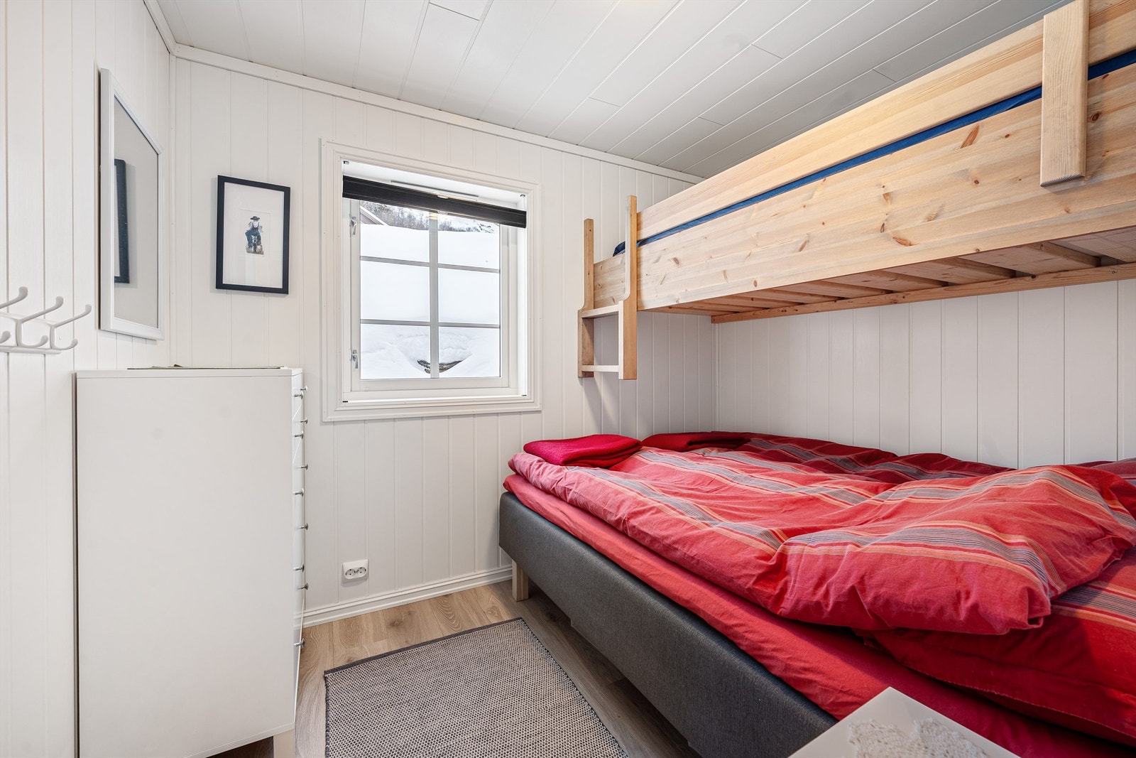 Soverom 1 - med plassbygget familiekøye Galleribilde