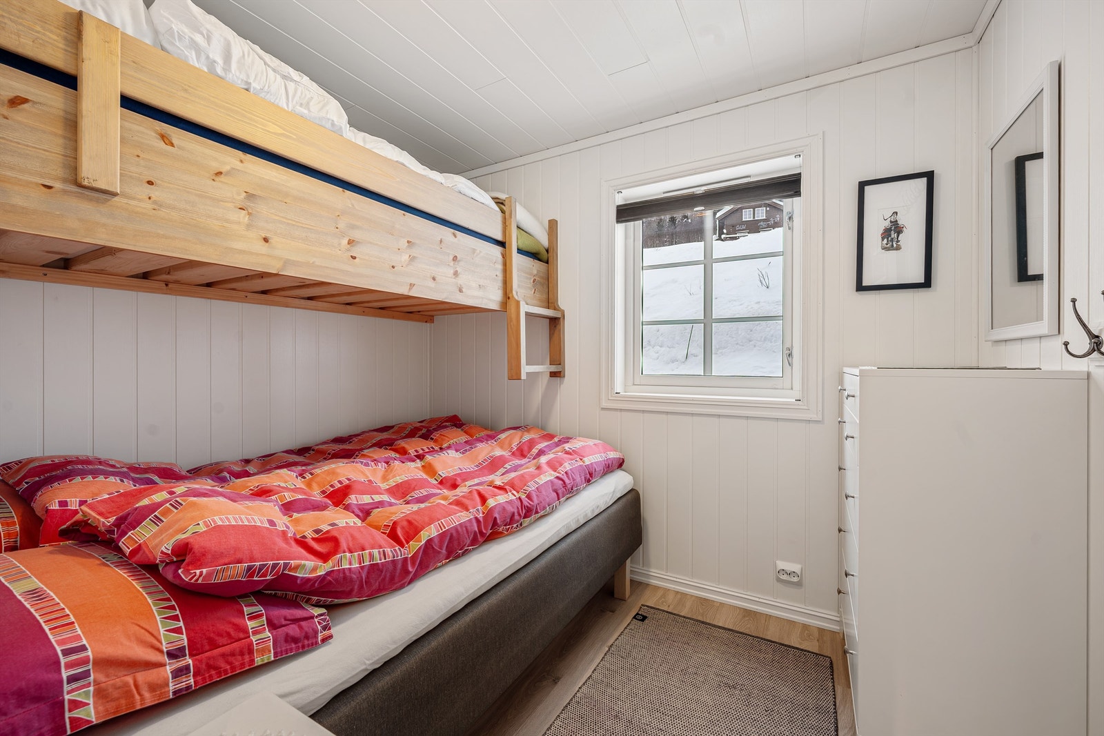 Soverom 2 - med plassbygget familiekøye Galleribilde