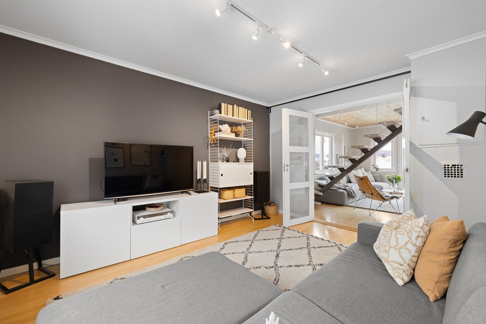 TV-stuen er på 13 kvm og har god plass til både sofakrok, kontorplass og bokhyller. Galleribilde