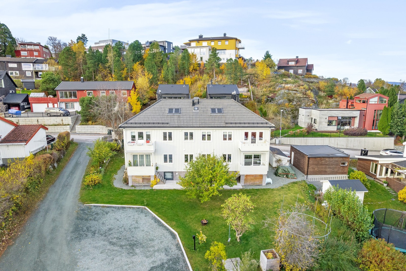 Det er også gangavstand til Bymarka med helårs turterreng. Galleribilde