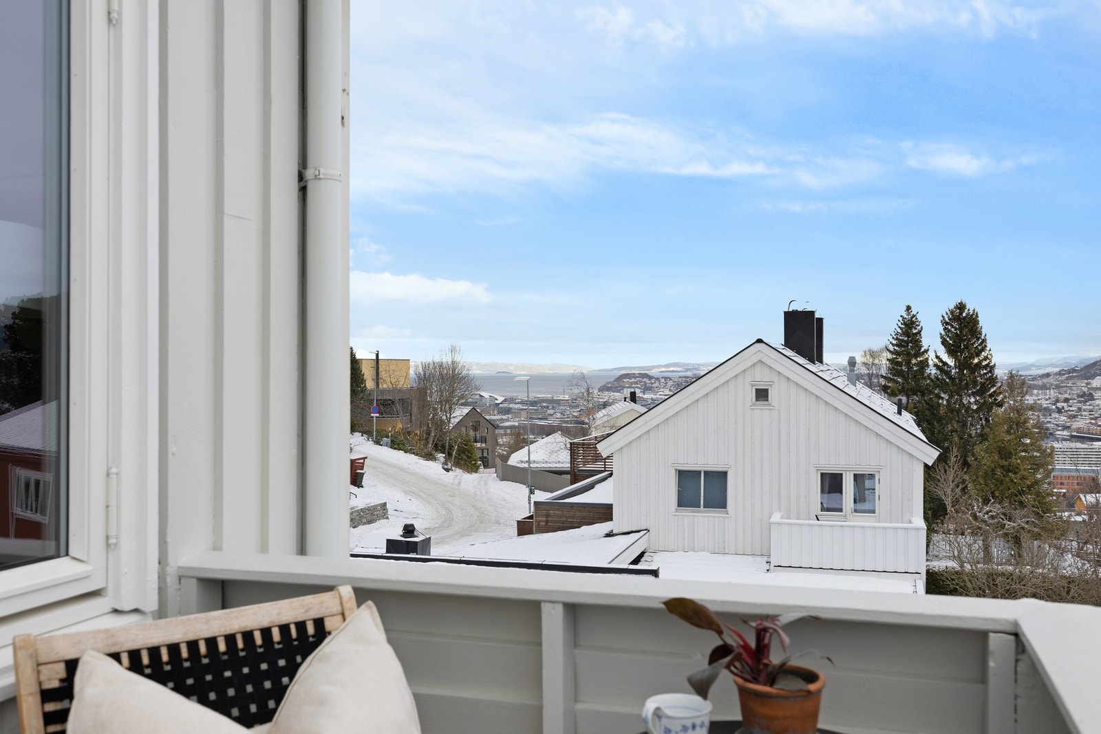 Direkte utgang til en altan med morgen- og formiddagssol. Galleribilde