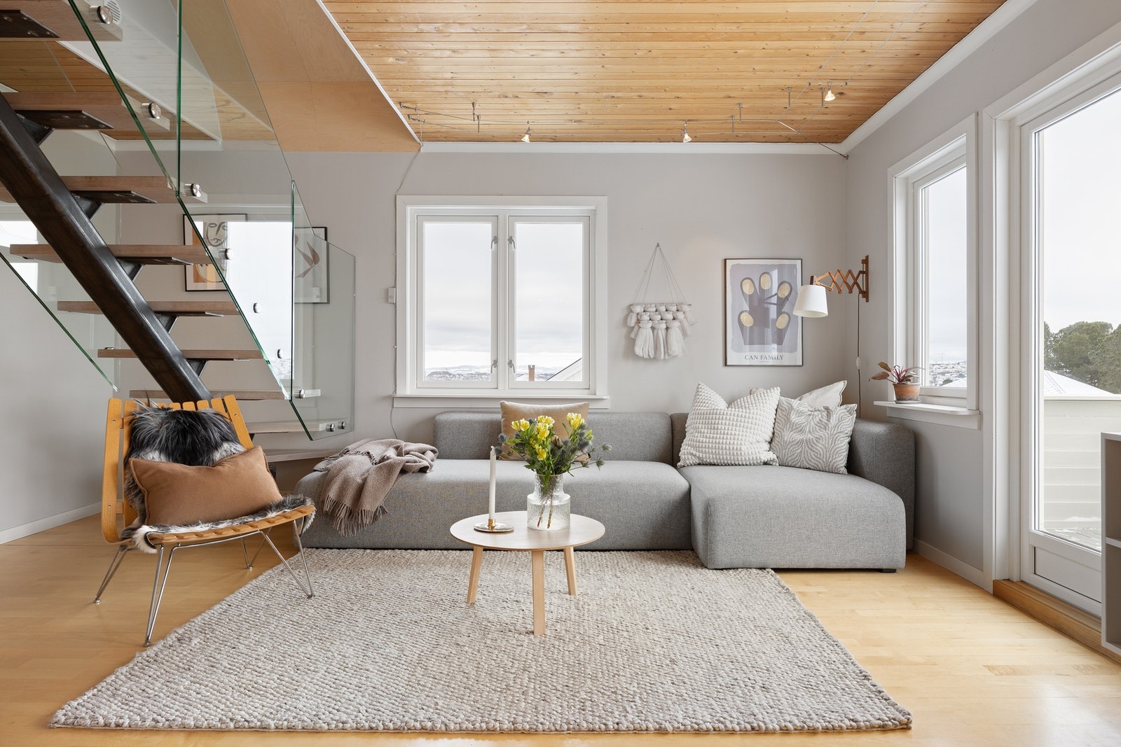 En sjarmerende og elegant leilighet over to plan med hoveddel i 2. etasje og loftsetasje over. Galleribilde