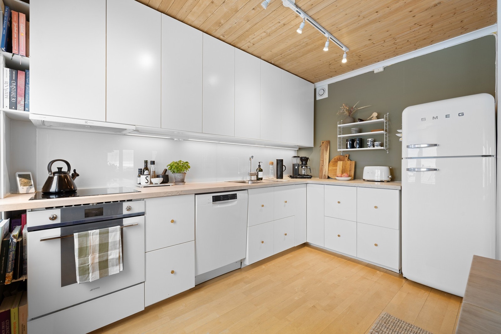 Kjøkkenet er fra 2015, og holder en høy standard med gode tilstandsgrader fra takstmann. Galleribilde