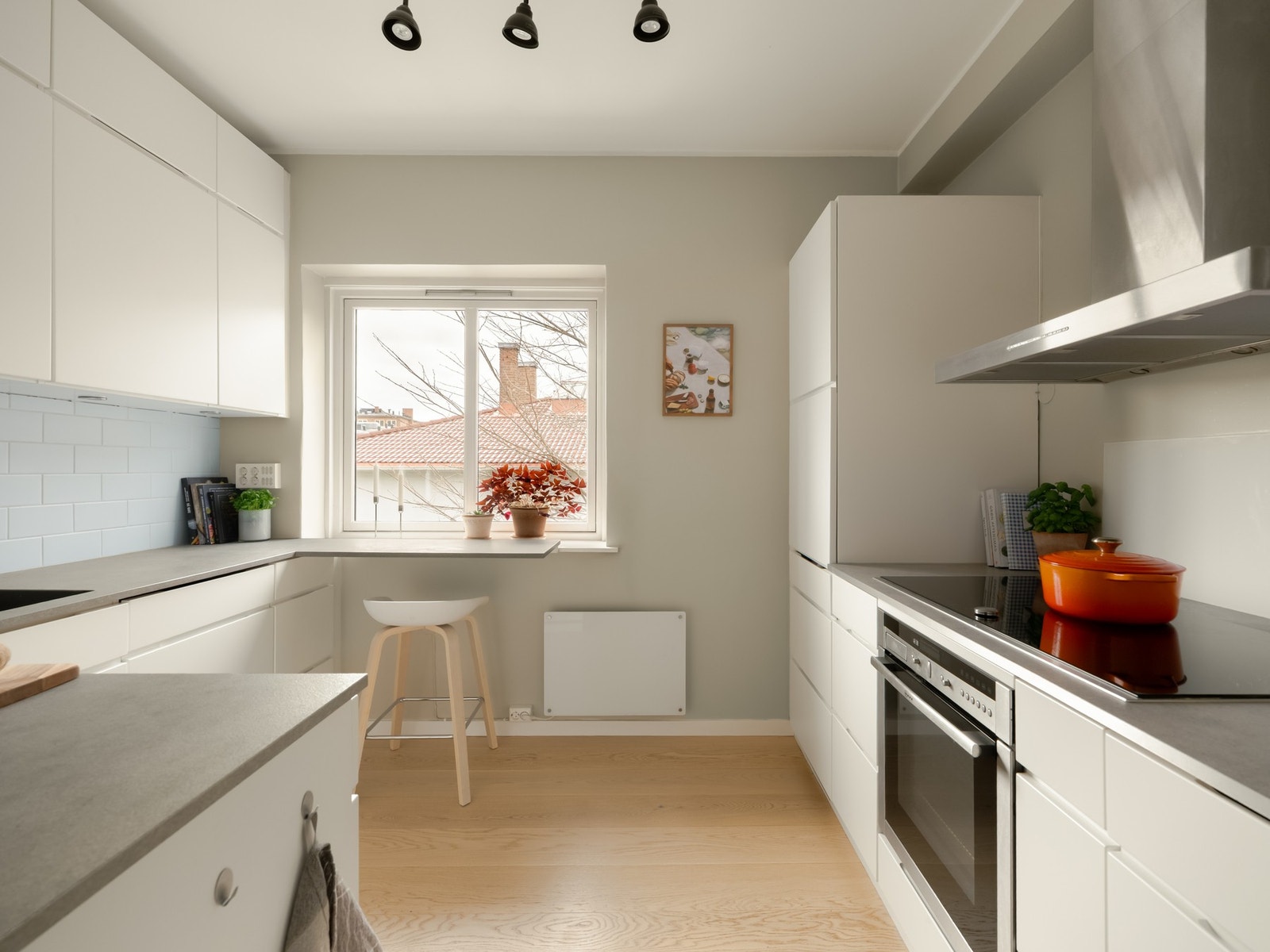 Kjøkkenet holder en god standard og er tidløst fra 2014. Galleribilde